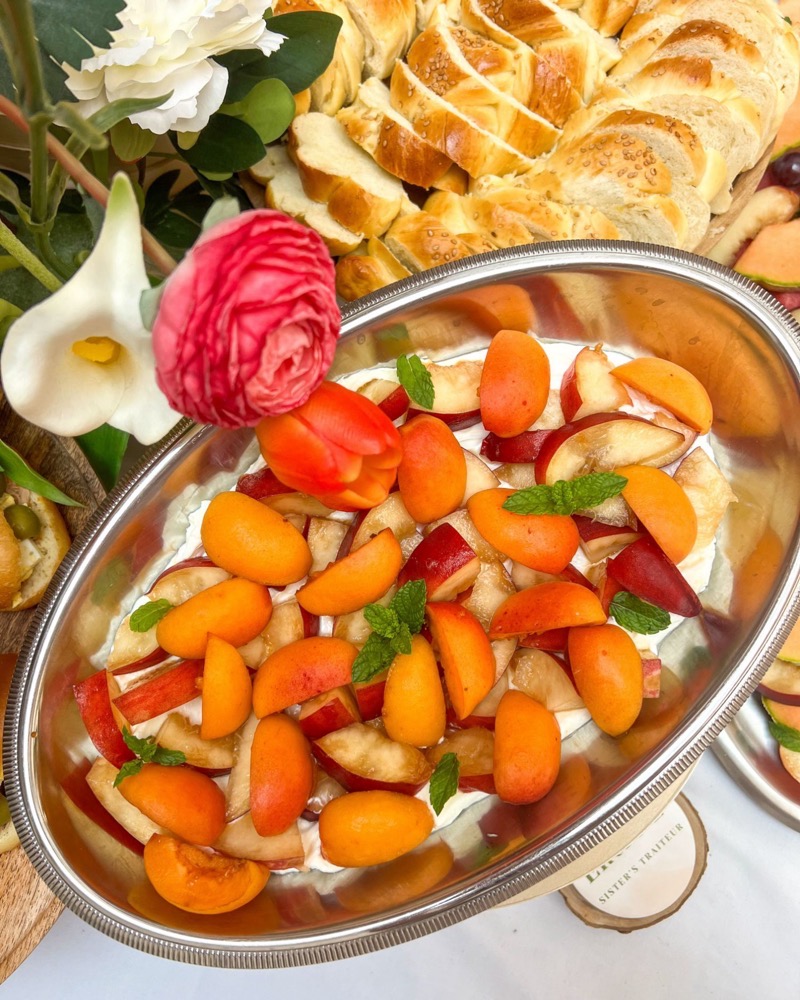 Labneh sucré aux fruits frais maison, buffet Le Cocktail Dînatoire Entre L à Aix-en-Provence