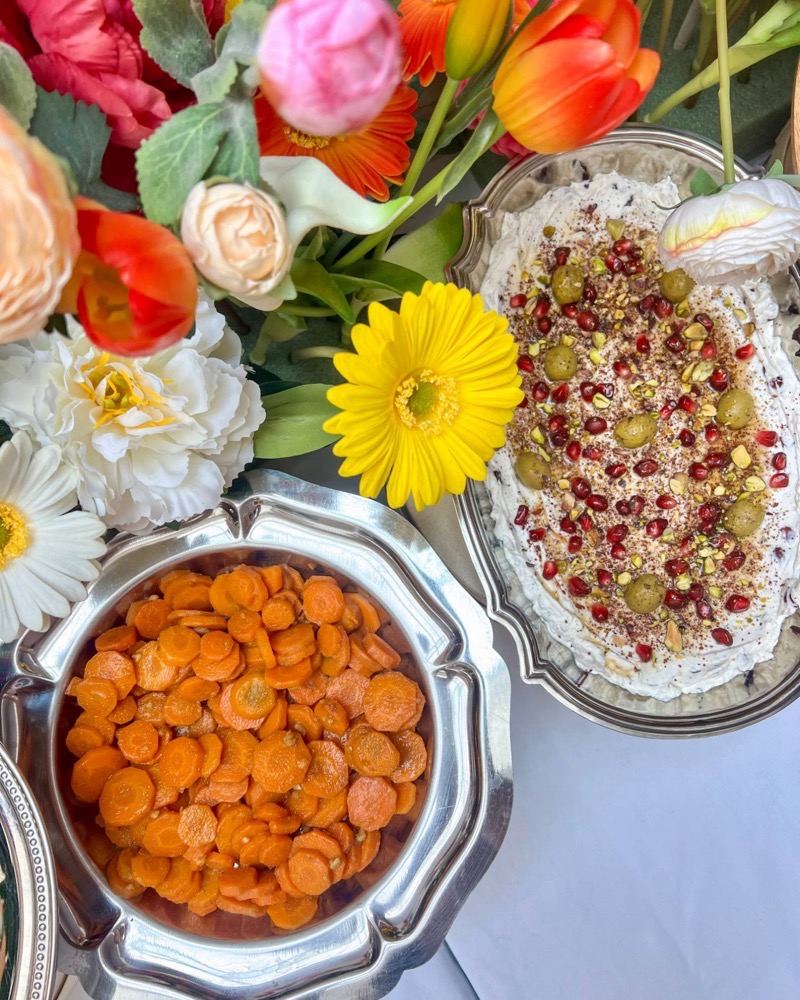 Salade de carottes à la marocaine & Labneh crémeux au zaatar, grenade & pistaches, buffet Le Cocktail Dînatoire Entre L à Aix-en-Provence