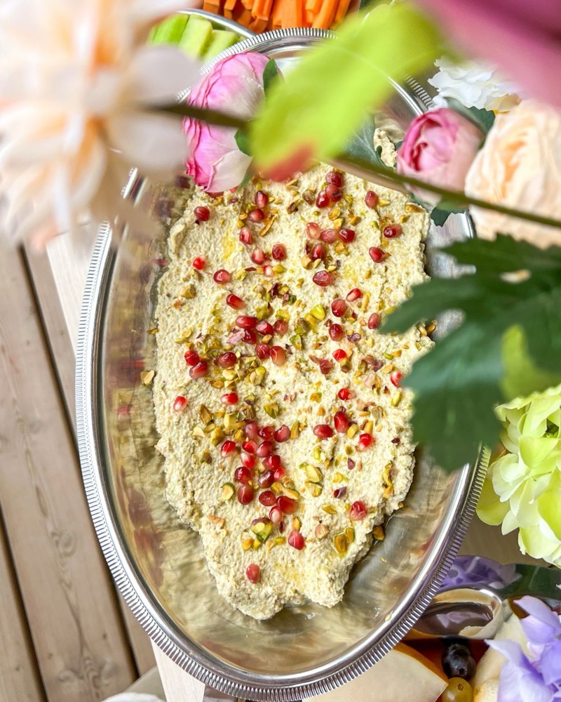Crème de fêta onctueuse aux pistaches torréfiées maison, buffet Le Déjeuner Entre L à Aix-en-Provence