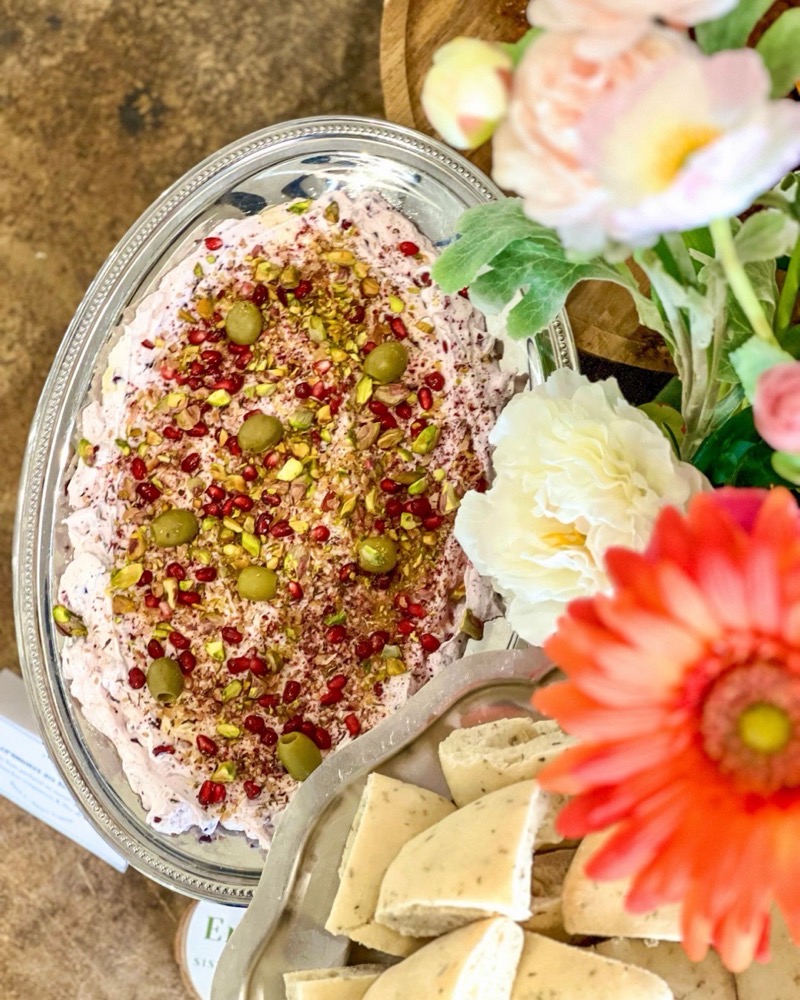 Labneh crémeux au zaatar, grenade & pistaches maison, buffet Le Signature Entre L à Aix-en-Provence